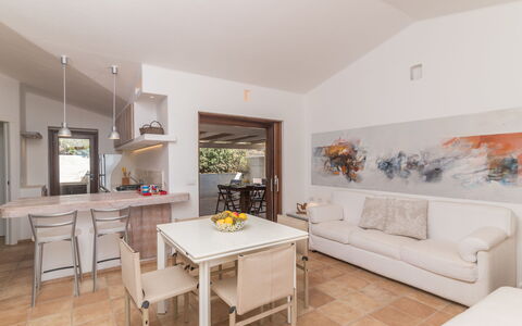 Morellino: Mobilia, Tavolo, Divano, Cornice, Interior Design, Pianta Della Casa, Pianta, Legna, Soggiorno, Pavimento