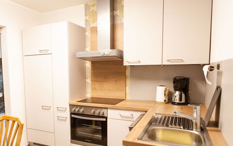 Feichten im Kaunertal 107: Cabinetry, Lavandino Della Cucina, Controsoffitto, Elettrodomestico Da Cucina, Lavello, Cucina Stufa, Cucina, Stufa A Gas, Elettrodomestico, Legna