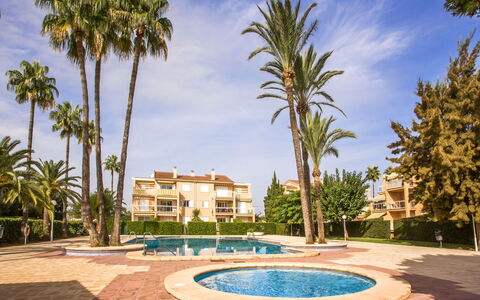 Clemenvillas i: Nube, Cielo, Pianta, Acqua, Costruzione, Giorno, Proprietà, Azzurro, Albero, Corpo D'Acqua
