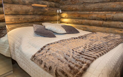 Salmikangas F1: Legna, Latifoglie, Color Legno, Camera Da Letto, Biancheria, Materiali Naturali, Plank, Pavimento In Legno, Bedding, Letto