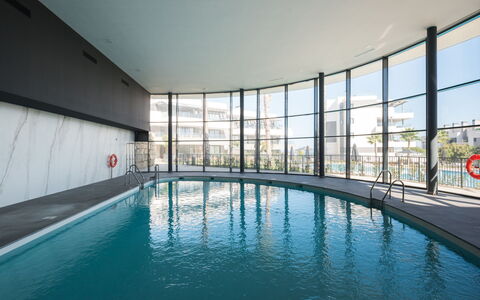 Calma Blanca: Acqua, Costruzione, Piscina, Cielo, Finestra, Tempo Libero, Condominio, Shade, Ricreazione, Casa