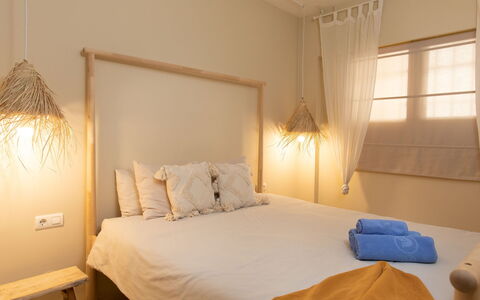 Sea Suite: Mobilia, Costruzione, Proprietà, Finestra, Comfort, Legna, Azzurro, Tessile, Telaio Del Letto, Interior Design