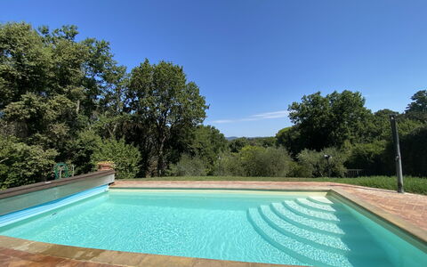 Villa le Querce: Acqua, Cielo, Giorno, Proprietà, Natura, Azzurro, Piscina, Rettangolo, Shade, Erba