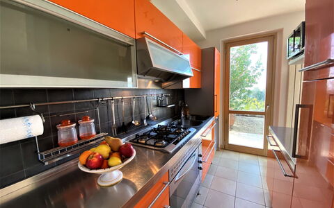 Casa Chiara: Cabinetry, Cibo, Controsoffitto, Elettrodomestico Da Cucina, Cucina Stufa, Stufa A Gas, Cucina, Elettrodomestico, Arancia, Legna