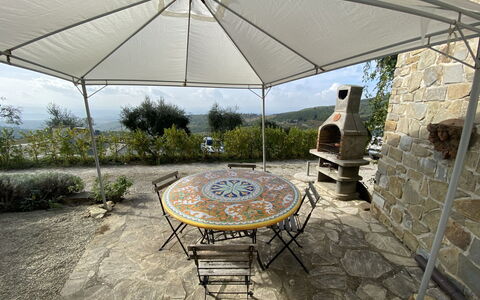Casa Chiara: Pianta, Tavolo, Proprietà, Mobilia, Costruzione, Shade, Sedia, Cielo, Illuminazione, Mobili Da Esterno