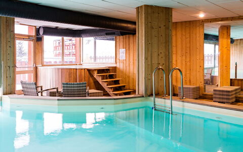 Bourg St Maurice 651: Acqua, Proprietà, Piscina, Azzurro, Interior Design, Architettura, Finestra, Pavimento, Tempo Libero, Immobiliare