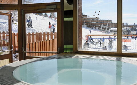Bourg St Maurice 651: Proprietà, Giorno, Acqua, Shade, Architettura, Tempo Libero, Piscina, Cielo, Immobiliare, Neve