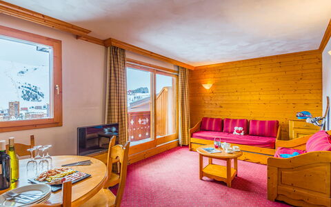 La Plagne 647: Mobilia, Proprietà, Cabinetry, Tavolo, Costruzione, Legna, Comfort, Cassetto, Interior Design, Telaio Del Letto