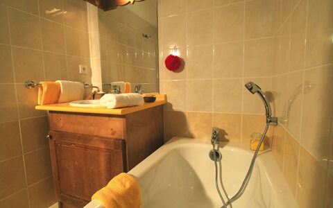 Vallandry 651: Vasca Da Bagno, Idraulico Fixture, Rubinetto, Proprietà, Bagno, Interior Design, Illuminazione, Pavimentazione, Pavimento