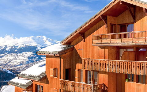 Vallandry 651: Cielo, Nube, Costruzione, Finestra, Legna, Montagna, Casa, Neve, Pendenza, Zona Residenziale