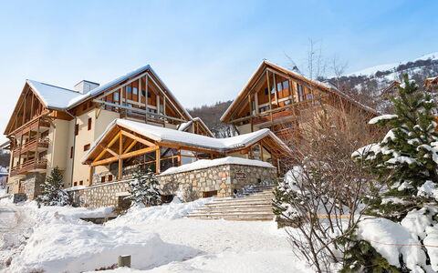 Valloire 651: Cielo, Costruzione, Proprietà, Neve, Pianta, Finestra, Casa, Nube, Legna, Albero