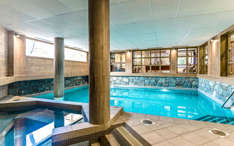 Les Gets 651: Acqua, Piscina, Rettangolo, Shade, Pavimentazione, Pavimento, Linea, Tempo Libero, Legna, Bicchiere
