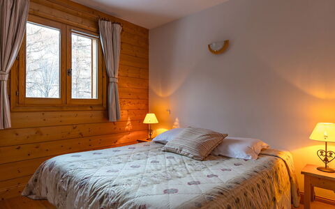 Serre Chevalier 651: Mobilia, Proprietà, Costruzione, Finestra, Comfort, Lampada, Legna, Tessile, Illuminazione