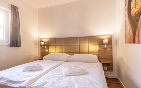 Lakeside Village 8 (+ Sauna): Mobilia, Costruzione, Comfort, Legna, Tessile, Telaio Del Letto, Letto, Pavimentazione, Pavimento, Shade