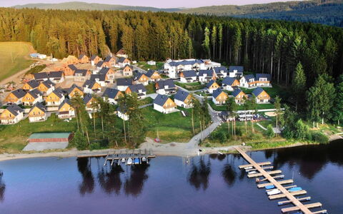 Lakeside Village 8 (+ Sauna): Acqua, Pianta, Paesaggio Naturale, Ambiente Naturale, Azzurro, Albero, Costruzione, Lago, Cielo, Alveo