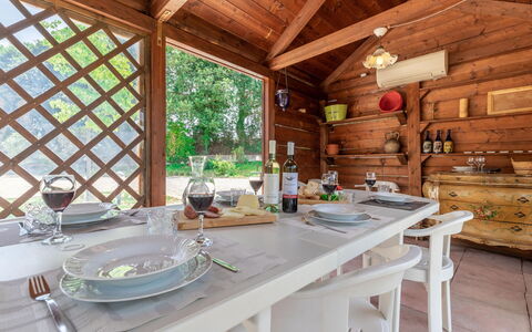 Villa Elpidio: Tavolo, Mobilia, Proprietà, Tavola, Dishware, Legna, Interior Design, Architettura, Costruzione, Pavimento