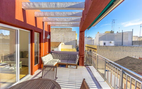 Mayor at: Proprietà, Costruzione, Cielo, Legna, Shade, Architettura, Interior Design, Immobiliare, Tetto, Nube