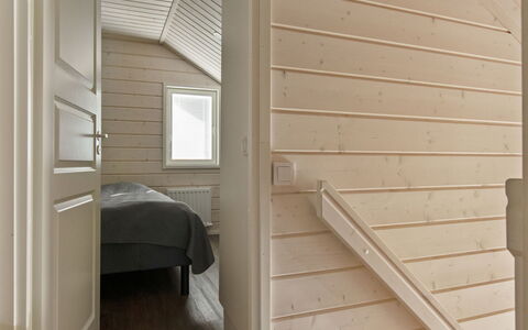 Himoksen Keiju 1: Letto, Mobilia, Camera Da Letto, Interior Design, Bedding, Lenzuolo, Pavimentazione, Legna, Pavimento, Camera