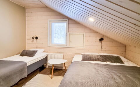 Himoksen Keiju 1: Letto, Mobilia, Camera Da Letto, Interior Design, Bedding, Lenzuolo, Pavimentazione, Legna, Pavimento, Camera