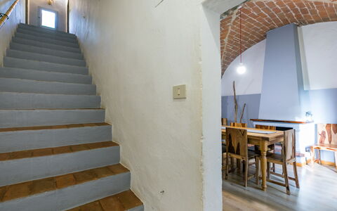 Casciana Terme 858: Proprietà, Mobilia, Le Scale, Legna, Tavolo, Sedia, Architettura, Interior Design, Parete, Costruzione