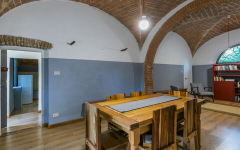 Casciana Terme 858: Tavolo, Proprietà, Mobilia, Legna, Illuminazione, Interior Design, Casa, Pavimento, Pavimentazione, Parete