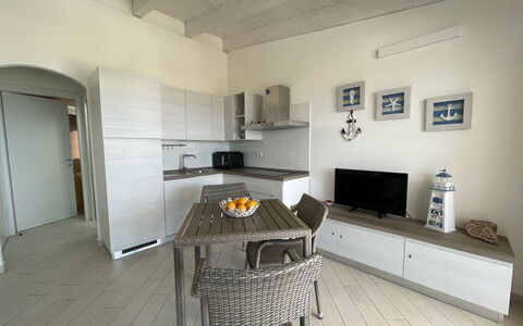 Le Verande Bilo con Piscina: Cabinetry, Elettrodomestico Da Cucina, Legna, Interior Design, Pavimentazione, Pavimento, Cucina, Cucina Stufa, Latifoglie, Porta