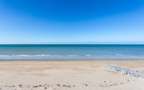 Les Mouettes: Acqua, Cielo, Risorse Idriche, Nube, Ecoregione, Blu, Pianta, Paesaggio Naturale, Spiaggia