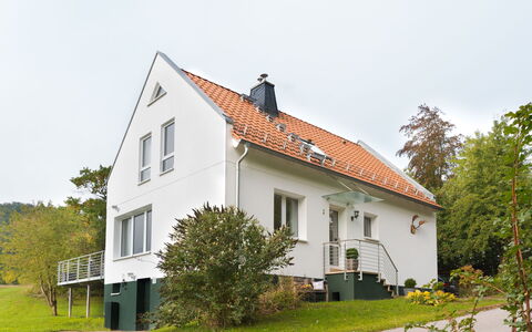 Forsthaus Gut Malberg: Neve, Cielo, Montagna, Finestra, Nube, Costruzione, Casa, Pendenza, Albero, Villetta