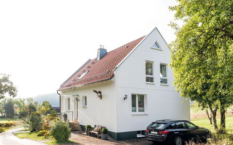 Forsthaus Gut Malberg: Neve, Cielo, Montagna, Finestra, Nube, Costruzione, Casa, Pendenza, Albero, Villetta