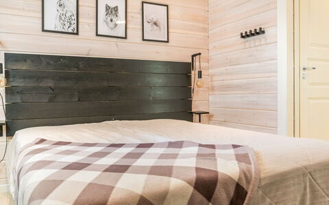 Otso: Camera Da Letto, Legna, Letto, Bedding, Lenzuolo, Mobilia, Biancheria, Interior Design, Telaio Del Letto, Pavimentazione