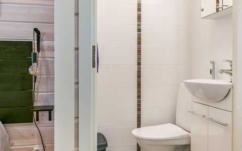Otso: Bagno, Toilet Seat, Idraulico Fixture, Gabinetto, Lavandino Del Bagno, Interior Design, Pavimentazione, Parete, Pavimento, Lavello