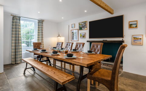 Cherry Orchard House: Mobilia, Interior Design, Pavimentazione, Legna, Tavolo, Soffitto, Pavimento, Cucina & Sala Da Pranzo Tavolo, Sala Da Pranzo, Illuminazione