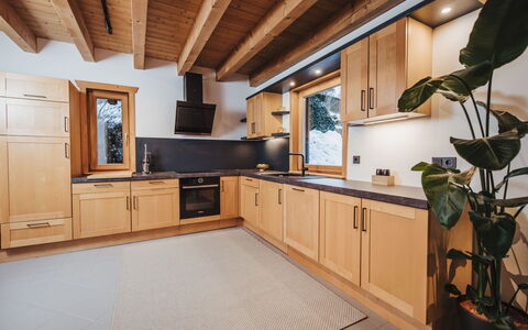 Chalet 1018: Cabinetry, Controsoffitto, Mobilia, Pianta Della Casa, Legna, Interior Design, Pavimento, Cucina, Pavimentazione, Costruzione