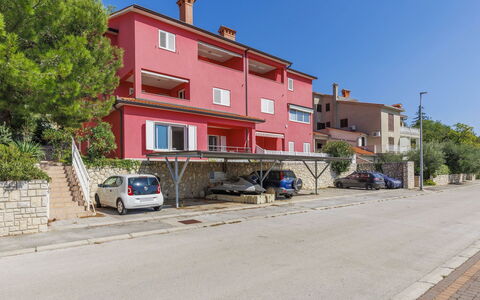 Flores: Cielo, Costruzione, Proprietà, Finestra, Pianta, Albero, Quartiere, Manto Stradale, Zona Residenziale, Casa