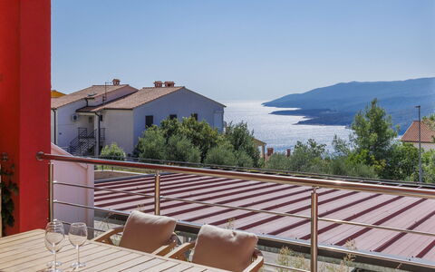 Flores: Cielo, Costruzione, Mobilia, Proprietà, Acqua, Legna, Shade, Sedia, Mobili Da Esterno, Villetta