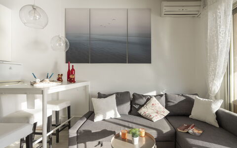 Mare Azzurro: Cielo, Acqua, Nube, Spiaggia, Ombrello, Mobili Da Esterno, Shade, Costiera E Morfologie Oceanic