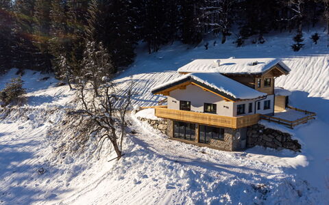 Alpenauszeit: Mobilia, Comfort, Legna, Divano, Pavimentazione, Soggiorno, Interior Design, Pavimento, Color Legno, Latifoglie
