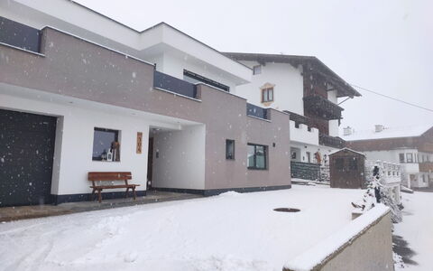 Anna: Costruzione, Cielo, Finestra, Neve, Casa, Zona Residenziale, Villetta, Pendenza, Tetto, Raccordo