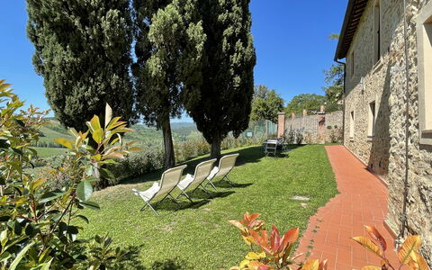 Montauto: Pianta, Cielo, Costruzione, Albero, Vegetazione, Paesaggio Naturale, Erba, Manto Stradale, Woody Impianto, Paesaggio