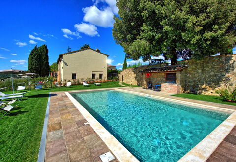 Montauto: Acqua, Pianta, Cielo, Nube, Proprietà, Piscina, Costruzione, Natura, Azzurro, Albero