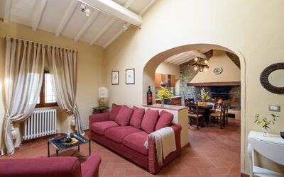 Casa del Fattore: Mobilia, Divano, Tavolo, Comfort, Cornice, Decorazione, Casa, Interior Design, Soggiorno, Pavimentazione