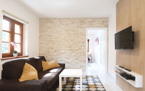 Posázaví: Mobilia, Divano, Proprietà, Costruzione, Comfort, Legna, Soggiorno, Cornice, Interior Design, Pavimentazione