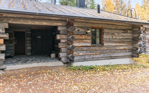 Satukero a 2: Villetta, Casa, Casa, Edifici Giardino, Raccordo, Log Cabin, Agriturismo, Estate, Capannone, Cortile