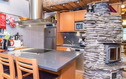 Satukero a 2: Villetta, Casa, Casa, Edifici Giardino, Raccordo, Log Cabin, Agriturismo, Estate, Capannone, Cortile