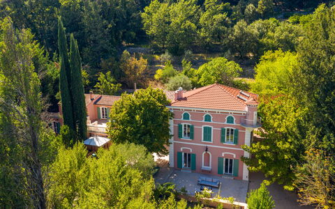La Verdière: Costruzione, Finestra, Pianta, Albero, Paesaggio Naturale, Casa, Giallo, Zona Residenziale, Erba, Paesaggio