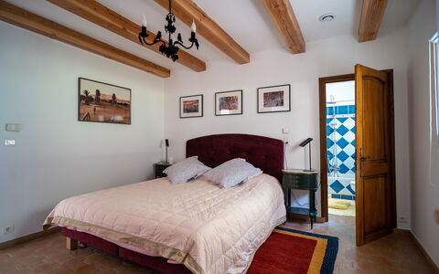 La Verdière: Mobilia, Proprietà, Cornice, Costruzione, Comfort, Legna, Azzurro, Finestra, Tessile, Interior Design