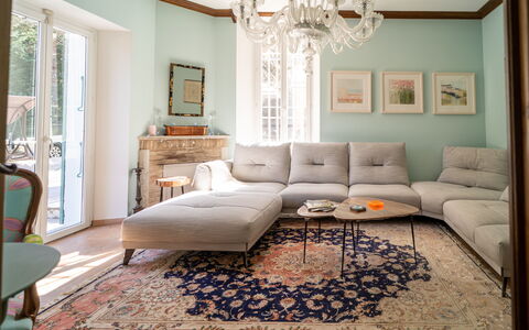 La Verdière: Proprietà, Mobilia, Legna, Cornice, Interior Design, Illuminazione, Pavimentazione, Decorazione, Pavimento, Tavolo