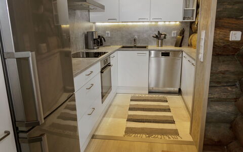 Agenttimajat 1: Elettrodomestico Da Cucina, Cucina, Controsoffitto, Pavimentazione, Apparecchio Major, Mobilia, Cabinetry, Pavimento, Interior Design, Legna