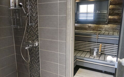 Agenttimajat 1: Pavimentazione, Pavimento, Interior Design, Piastrella, Idraulico Fixture, Bagno, Idraulico, Doccia Porta, Latifoglie