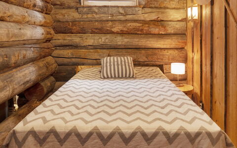 Agenttimajat 1: Legna, Camera Da Letto, Pavimento, Biancheria, Tessile, Pavimentazione, Interior Design, Letto, Lenzuolo, Marrone